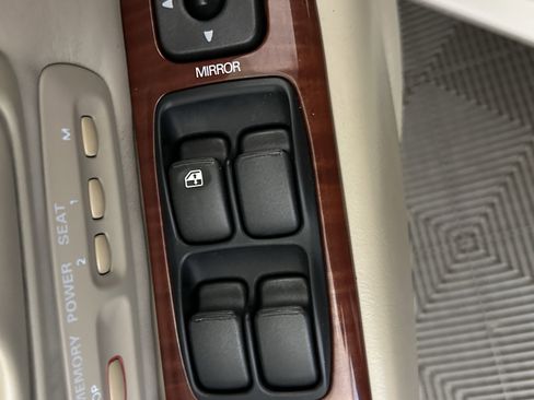 Used 2004 Mitsubishi Diamante LS image 28