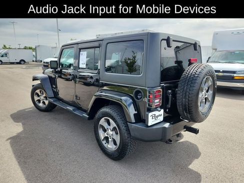 Used 2018 Jeep Wrangler Unlimited Sahara AWD/4WD image 5