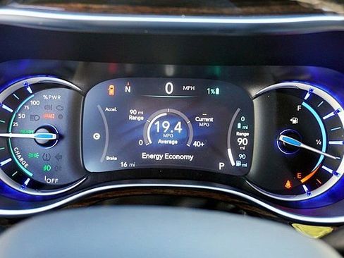 New 2023 Chrysler Pacifica Limited image 43