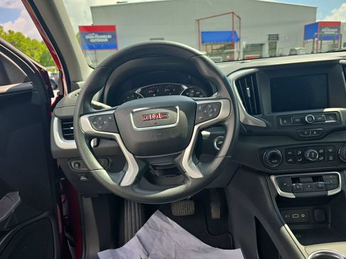 Used 2024 GMC Terrain SLE w/ Driver Convenience Package FWD image 26