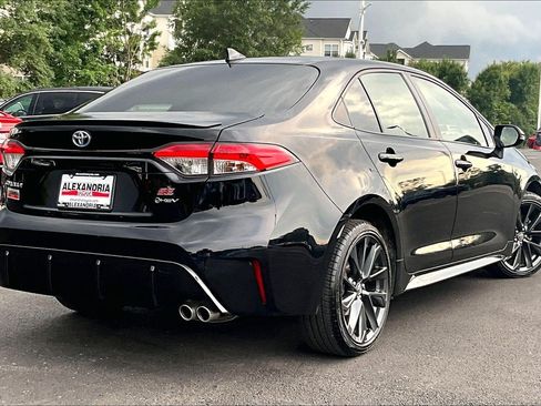 Used 2025 Toyota Corolla SE w/ SE Premium Package FWD image 12