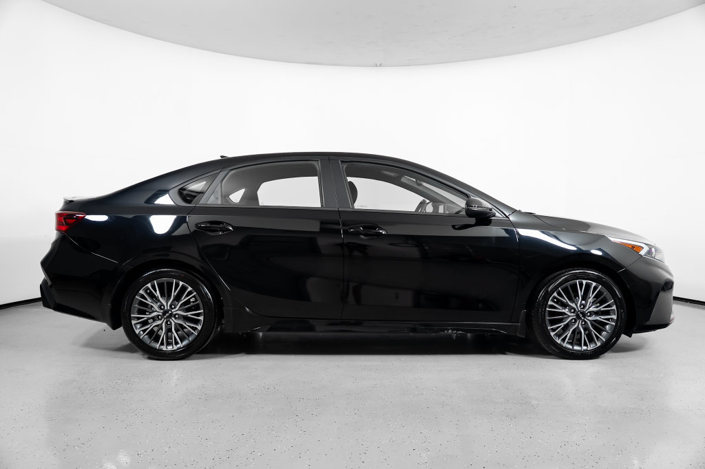 Used 2023 Kia Forte GT-Line FWD image 3
