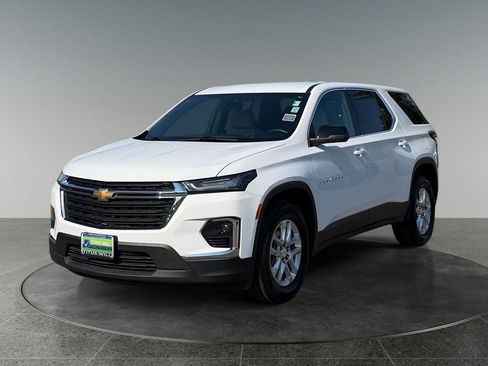Used 2022 Chevrolet Traverse LS AWD/4WD image 3