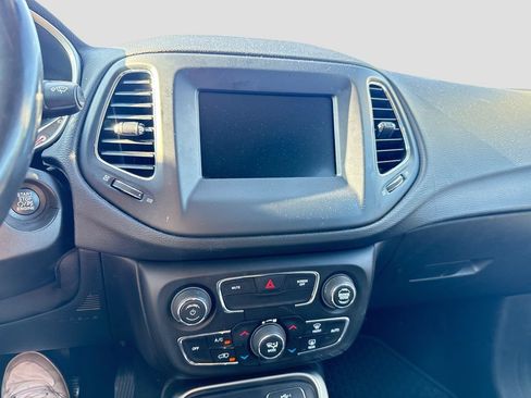 Used 2020 Jeep Compass Latitude w/ Cold Weather Group AWD/4WD image 18
