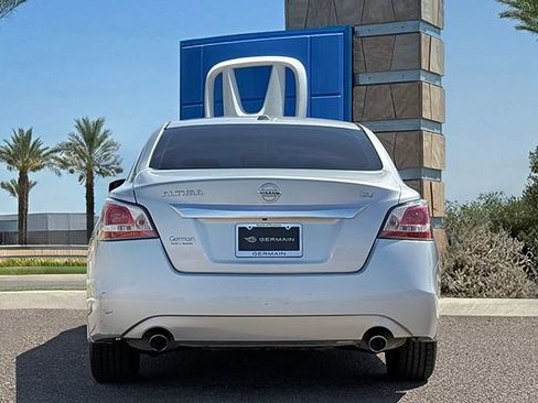 Used 2015 Nissan Altima 2.5 SV w/ Convenience Package FWD image 6