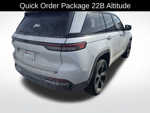 Used 2022 Jeep Grand Cherokee Altitude image 2