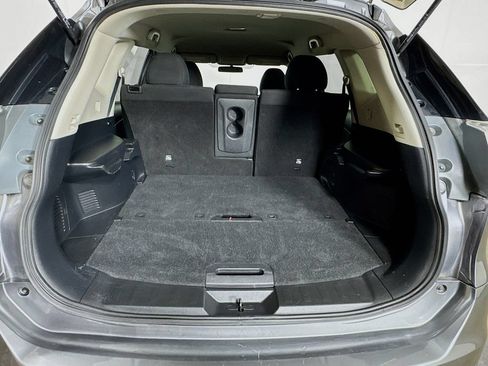 Used 2016 Nissan Rogue S w/ Appearance Package FWD image 29