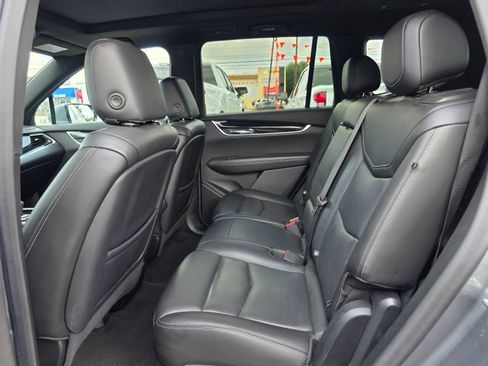Used 2022 Cadillac XT6 Premium Luxury FWD image 18