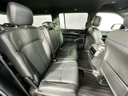 Used 2022 Jeep Wagoneer Series III RWD image 29