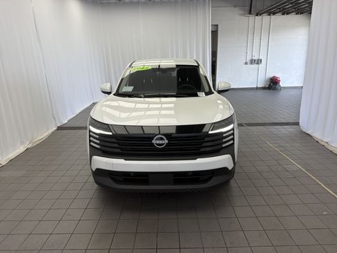 Used 2025 Nissan Kicks SV FWD image 2