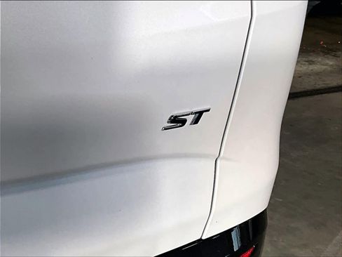 Used 2024 Buick Enclave Essence w/ Experience Buick Package image 29