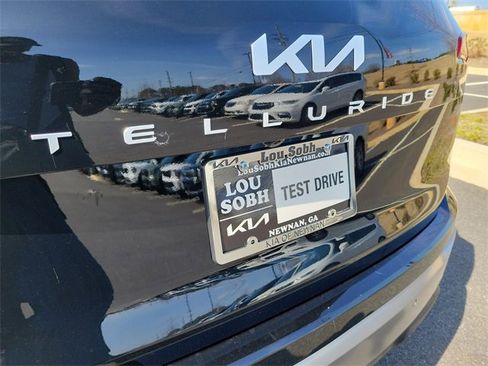 Used 2025 Kia Telluride S image 8