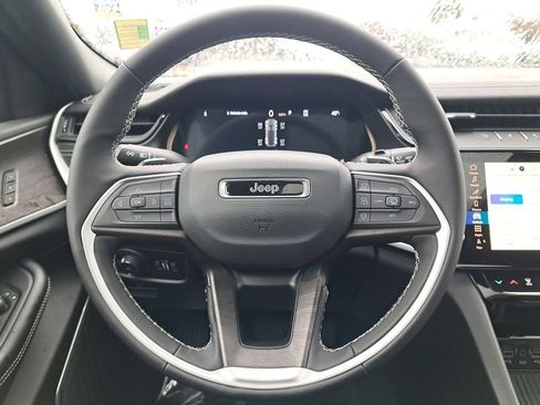 New 2026 Jeep Grand Cherokee Limited w/ Luxury Tech Group II AWD/4WD image 19
