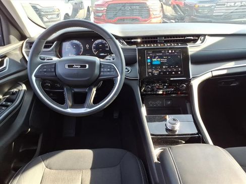 Certified 2023 Jeep Grand Cherokee Laredo w/ Luxury Tech Group I AWD/4WD image 15