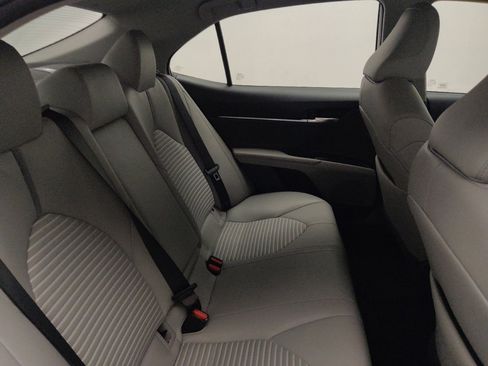 Used 2018 Toyota Camry SE FWD image 19