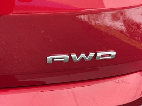 Certified 2024 GMC Terrain SLT image 8