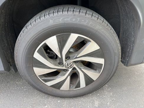 Used 2025 Volkswagen Tiguan S image 6