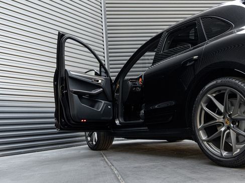 New 2026 Porsche Macan GTS AWD/4WD image 13