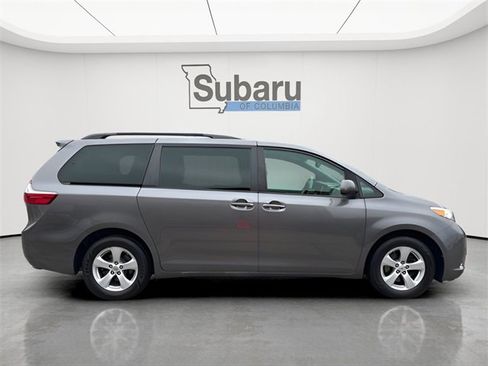 Used 2017 Toyota Sienna LE image 8