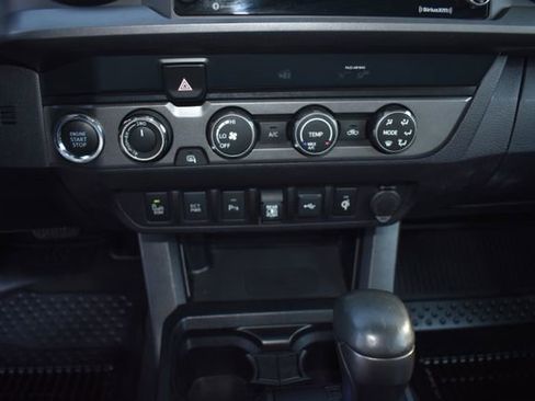 Used 2020 Toyota Tacoma TRD Sport w/ Technology Package AWD/4WD image 21