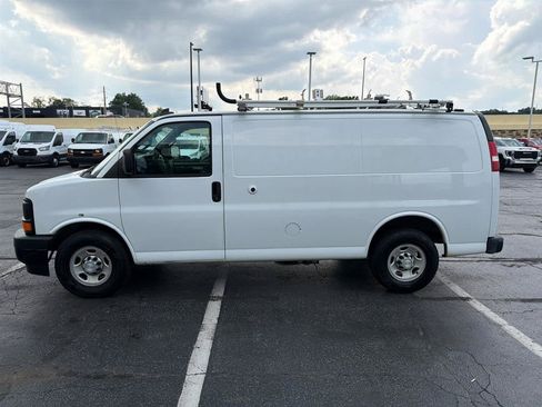 Used 2017 Chevrolet Express 2500 RWD image 5