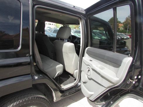 Used 2007 Jeep Commander Sport image 12