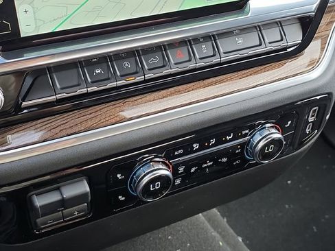 Used 2025 GMC Sierra 1500 Elevation image 34