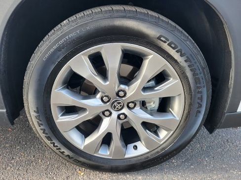 Used 2024 Toyota Grand Highlander Limited image 10