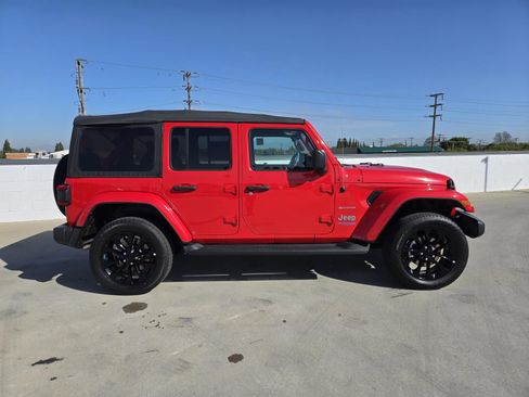 Used 2022 Jeep Wrangler Unlimited Sahara image 2