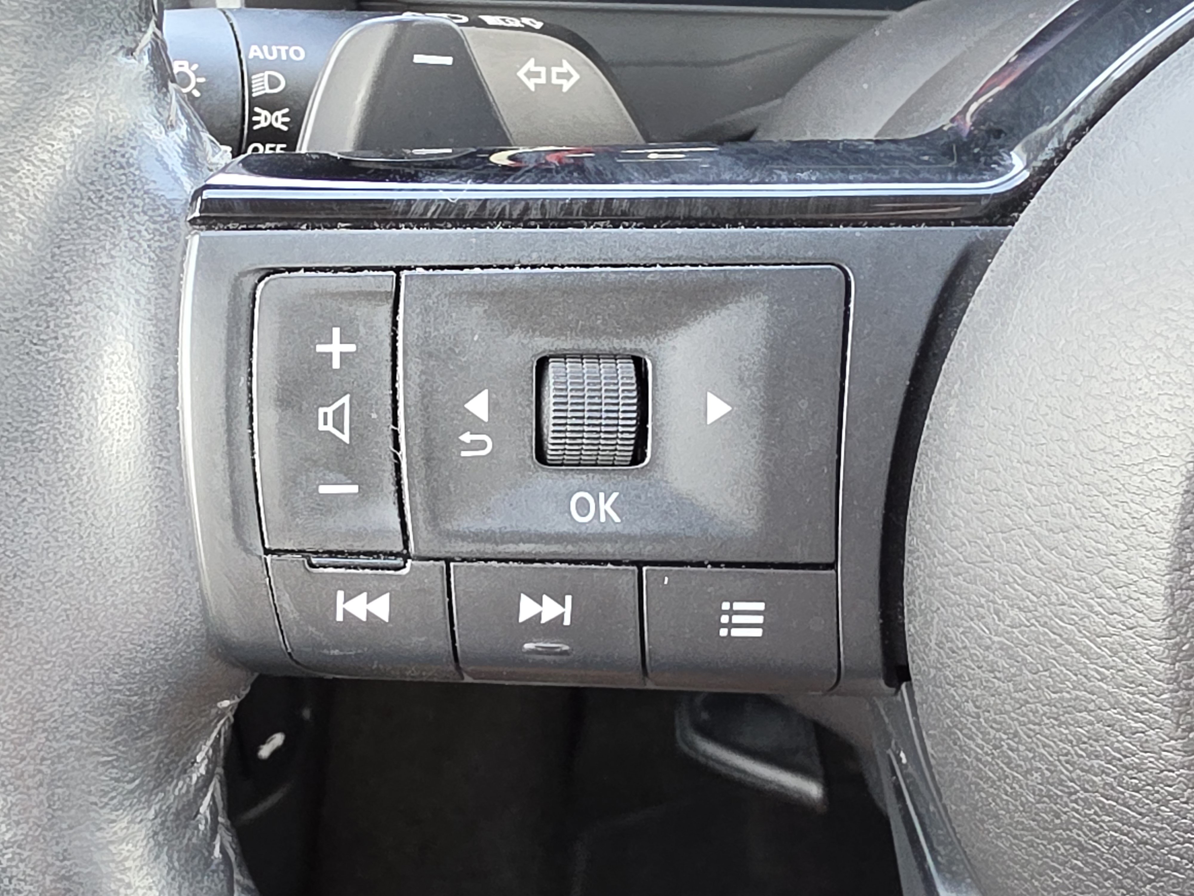 Used 2024 Nissan Rogue SL FWD image 15