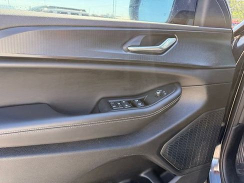 Used 2025 Jeep Grand Cherokee Altitude AWD/4WD image 5