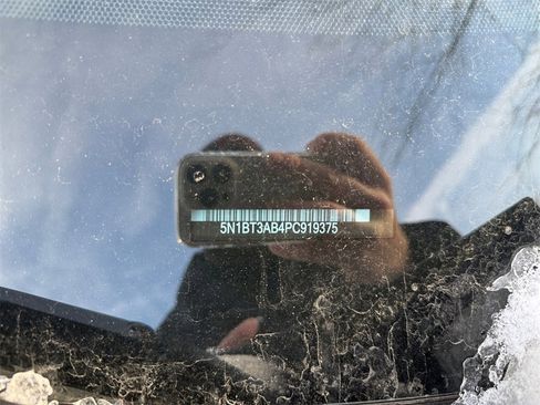 Used 2023 Nissan Rogue S image 31