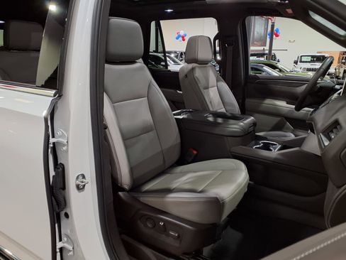 Used 2023 GMC Yukon SLT w/ SLT Luxury Package AWD/4WD image 24