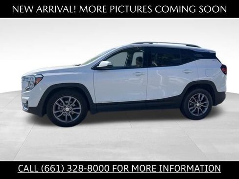 Used 2024 GMC Terrain SLT image 2