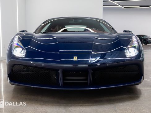 Used 2017 Ferrari 488 GTB RWD image 4