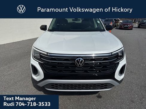 New 2026 Volkswagen Atlas Peak Edition image 3
