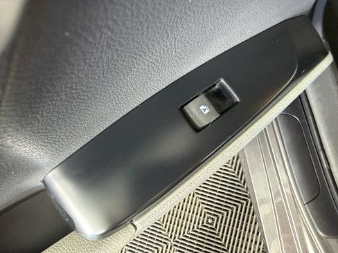 Used 2019 Toyota Camry LE FWD image 32