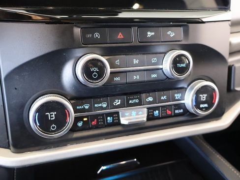 Used 2023 Ford Expedition Max XLT image 8