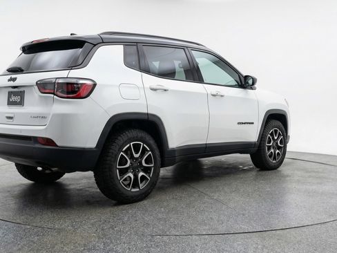 Used 2025 Jeep Compass Trailhawk image 7