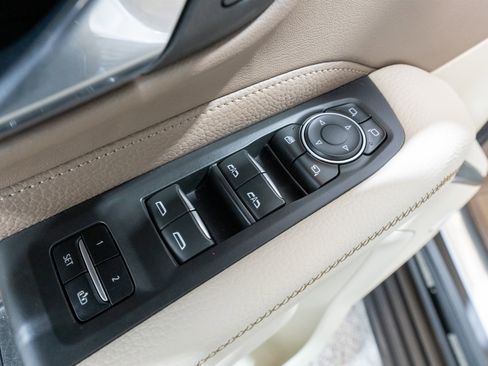 Used 2023 GMC Yukon XL Denali image 13