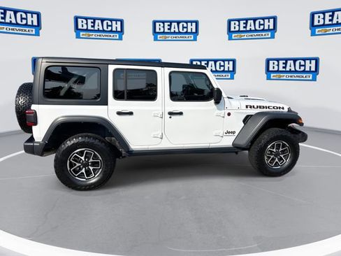 Used 2025 Jeep Wrangler Unlimited Rubicon AWD/4WD image 9