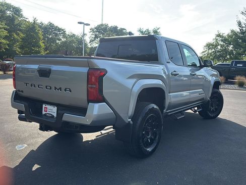 Used 2025 Toyota Tacoma SR5 AWD/4WD image 17