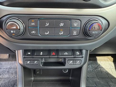 Used 2015 Chevrolet Colorado Z71 AWD/4WD image 35