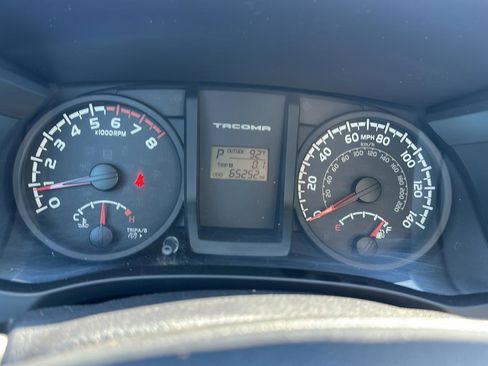 Used 2017 Toyota Tacoma SR w/ SR Convenience Package RWD image 14