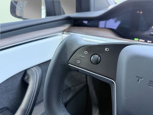 Used 2022 Tesla Model X image 66