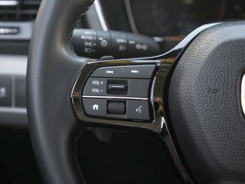 Used 2025 Honda Pilot EX-L image 27