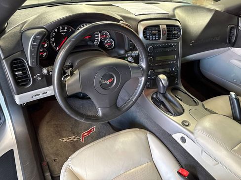 Used 2006 Chevrolet Corvette Coupe w/ Preferred Equipment Group RWD image 34