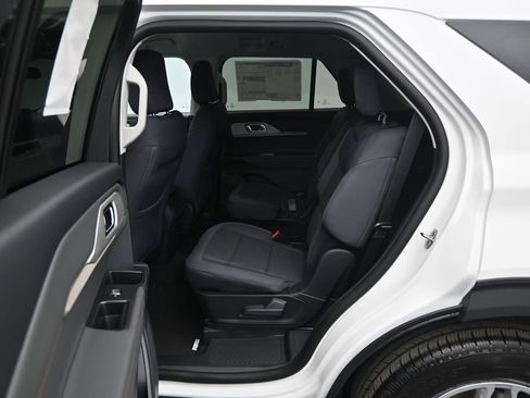 New 2026 Ford Explorer Active RWD image 18