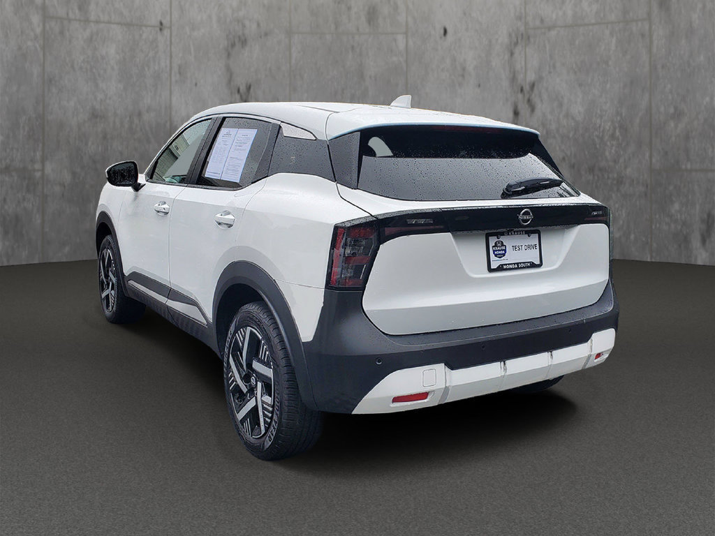 Used 2025 Nissan Kicks SV FWD image 4