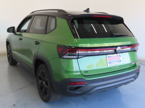 New 2026 Volkswagen Taos SE FWD image 7